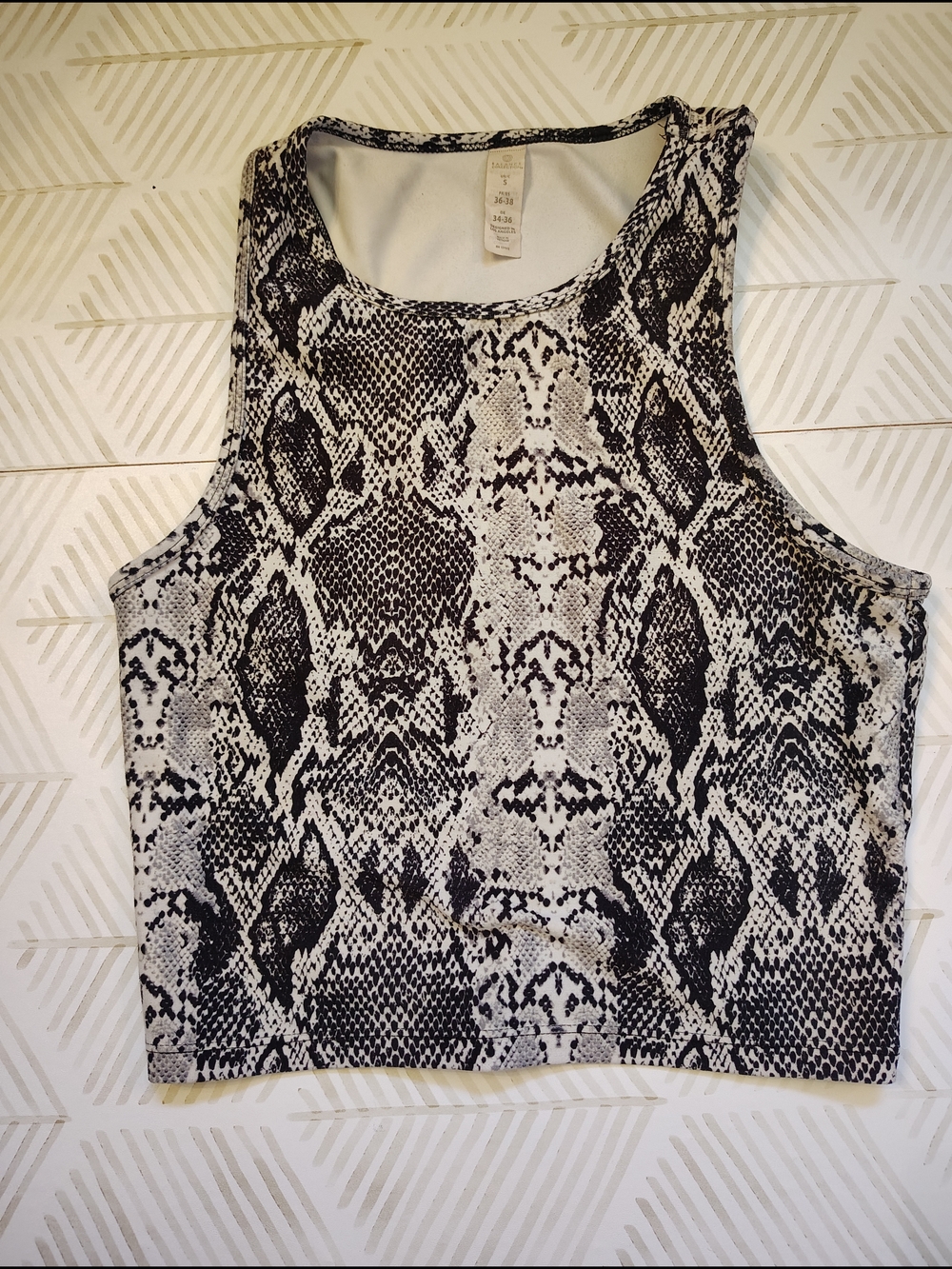 Balance Collection Snake-Print Crop Tank Top - Black &‎ White Small